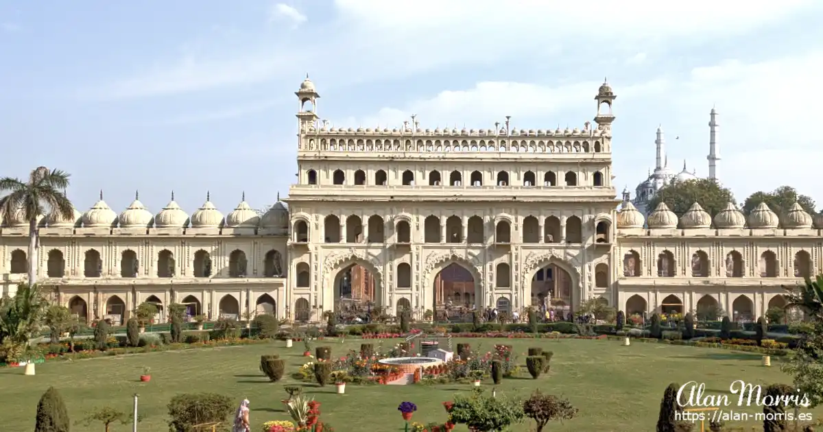 Garden in front of the Main Hall in Bara Imambara.