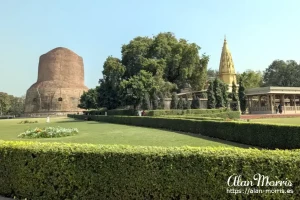 Dhamek Stupa in Deer Park, Sarnath.